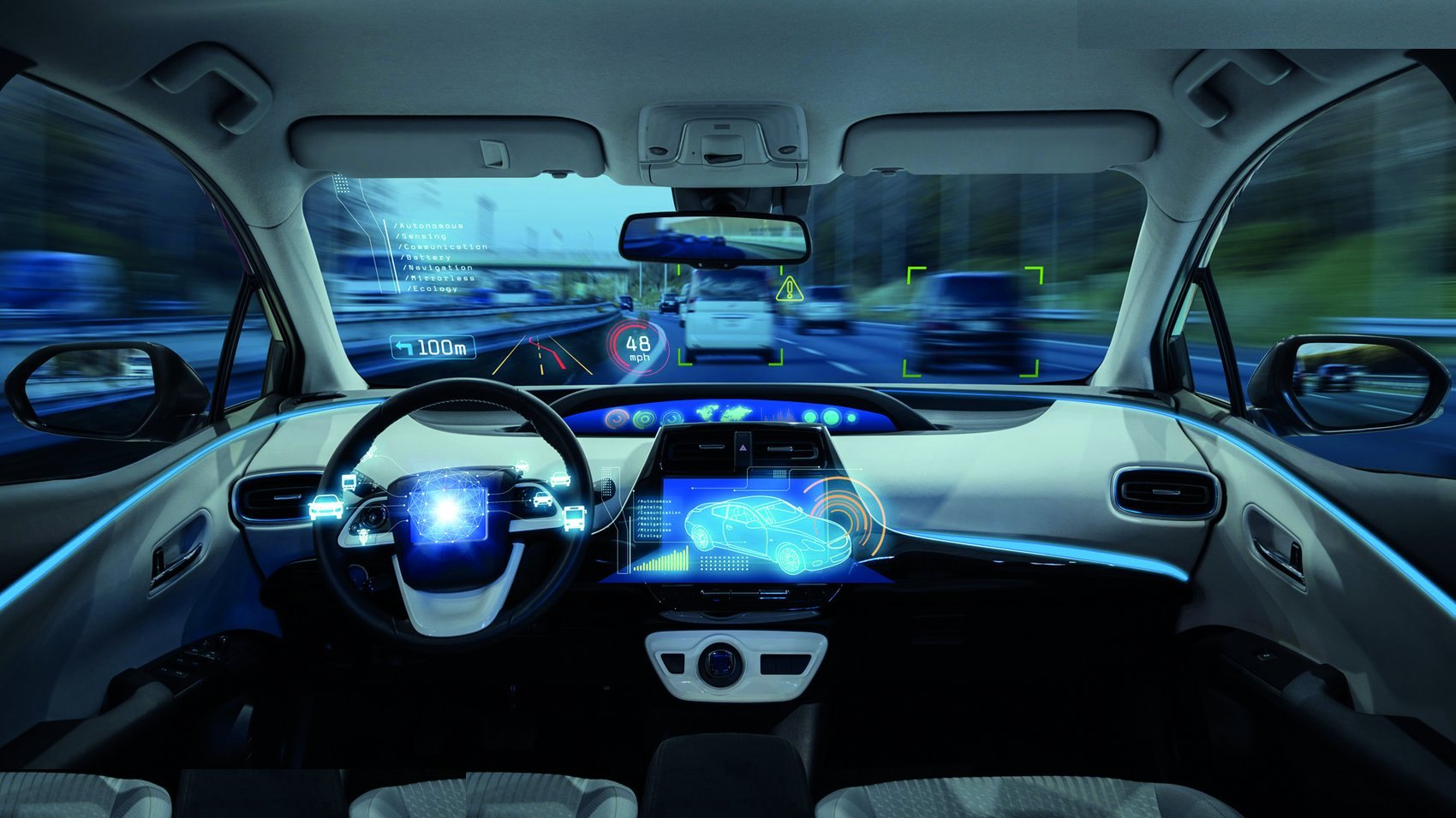 Cabina de un auto con conducción autónoma y HUD